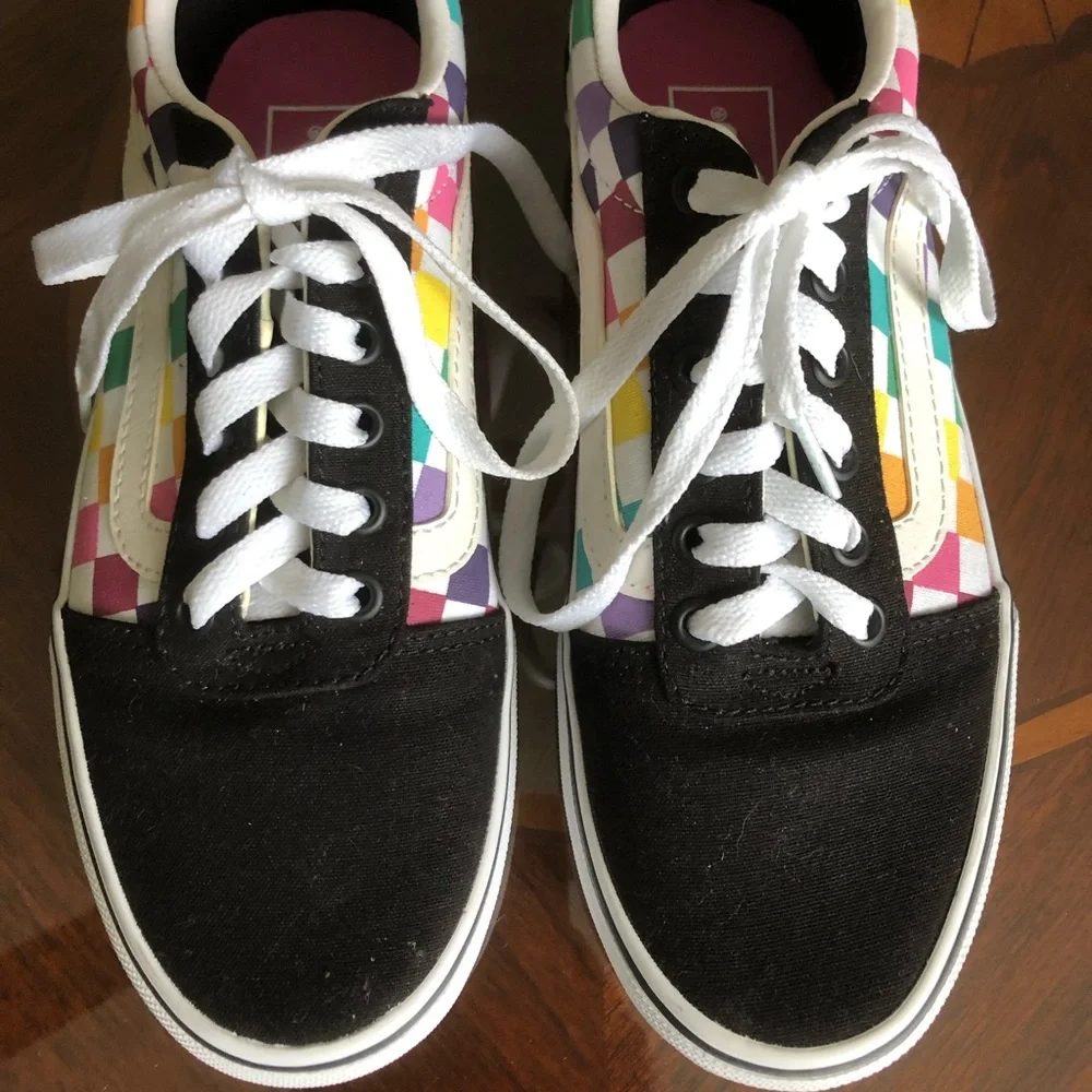 Vans - Picture 1 of 6